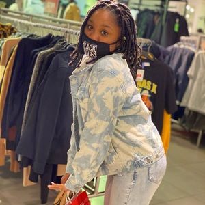 Meet your Posher, Ikayha